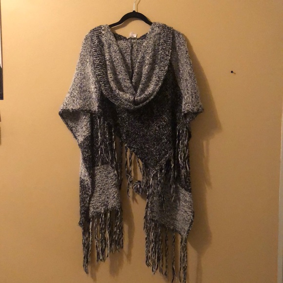 Poncho wrap with hood - Picture 2 of 4